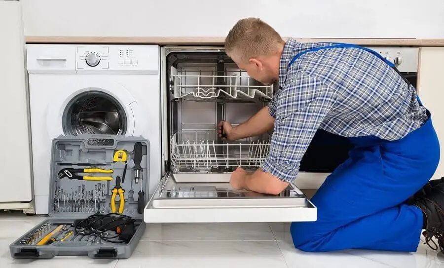 Haymana Vaillant servisi teknisyen ekibi beyaz eşya tamiri yaparken